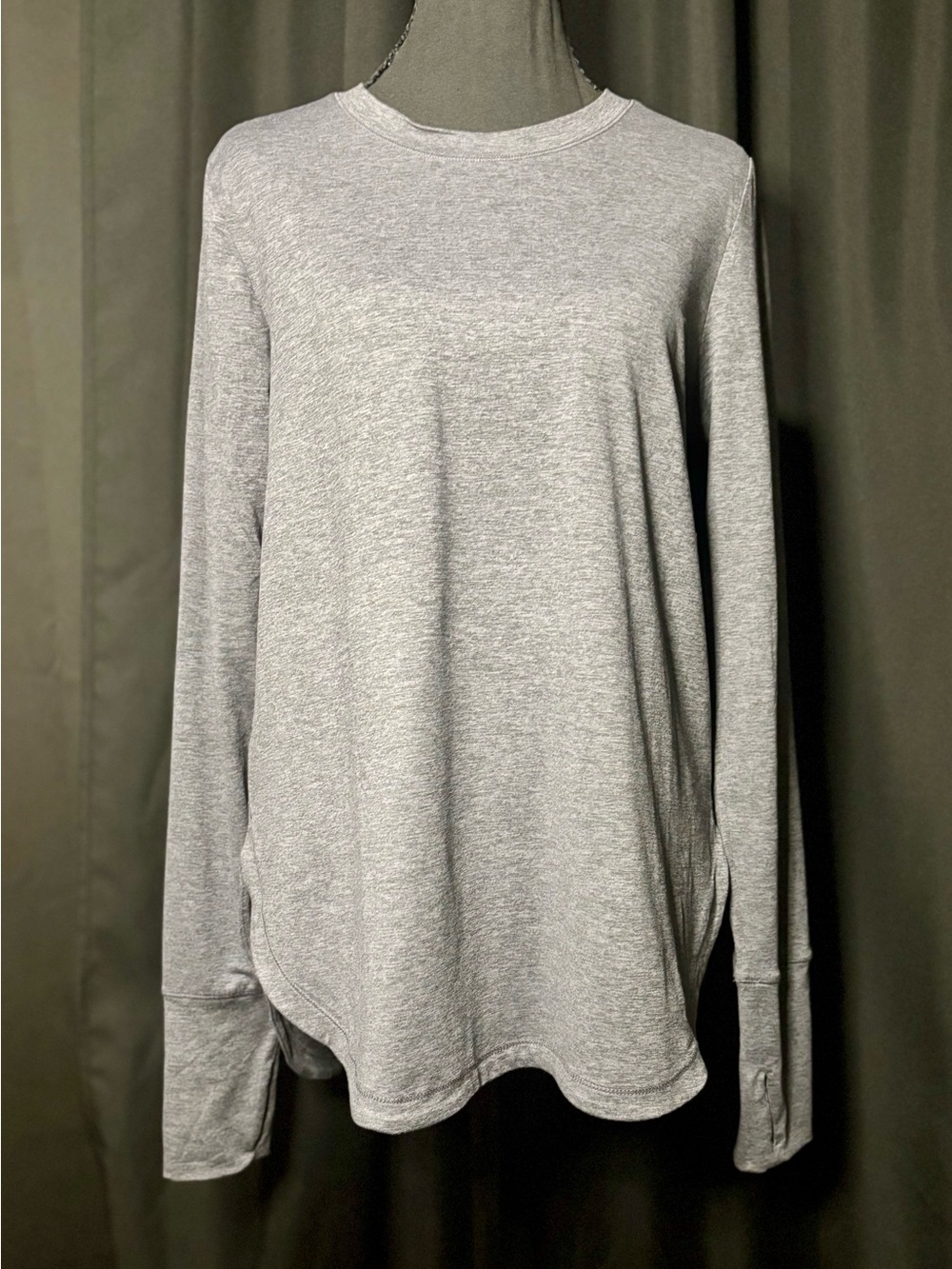 NWT Heather Gray Long Sleeve Workout Top Thumbholes Stretch Athleisure Sz M